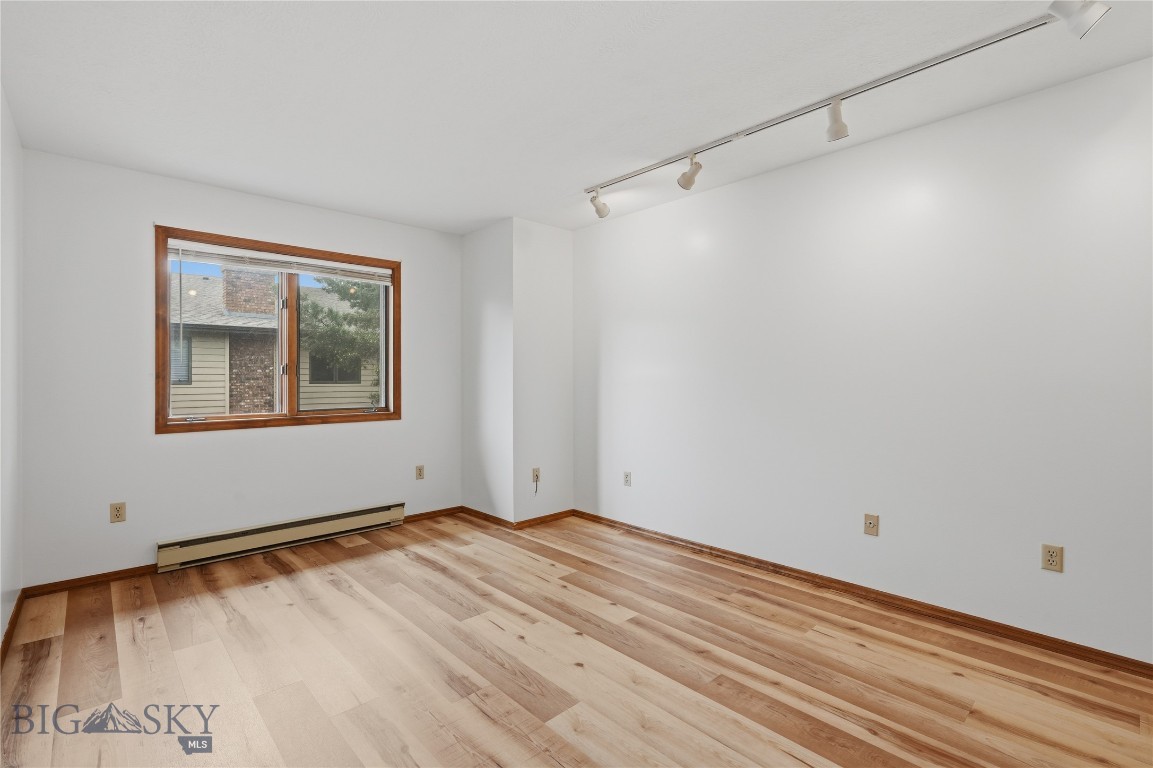 Cedarwinds Condo - Residential