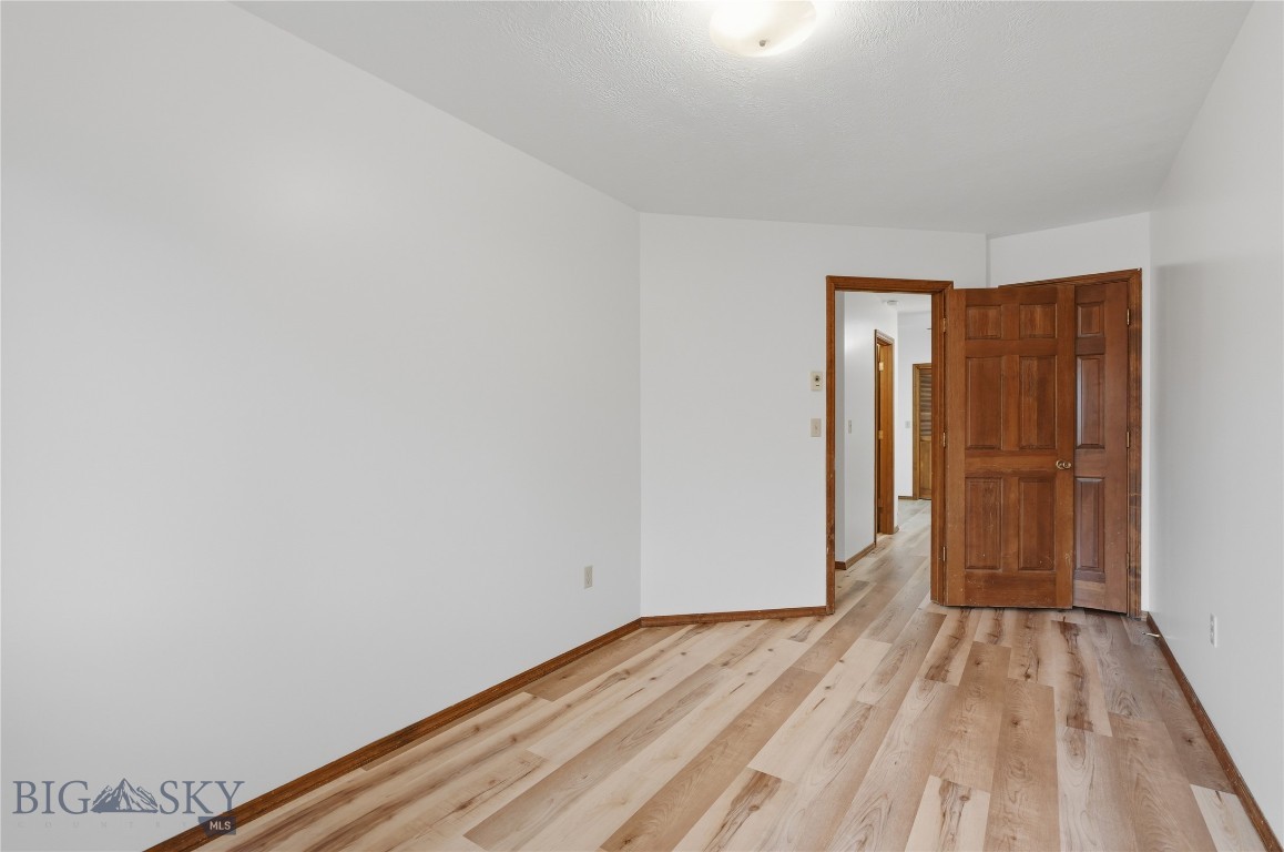 Cedarwinds Condo - Residential