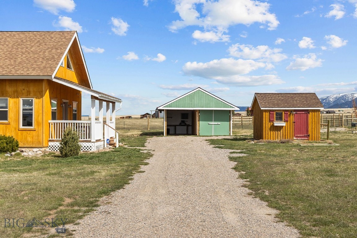 Ennis, Montana 59729, United States, 2 Bedrooms Bedrooms, ,1 BathroomBathrooms,Residential,Active,114338