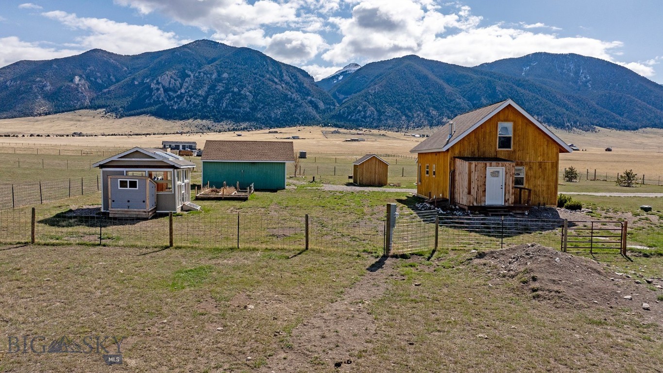 Ennis, Montana 59729, United States, 2 Bedrooms Bedrooms, ,1 BathroomBathrooms,Residential,Active,114338