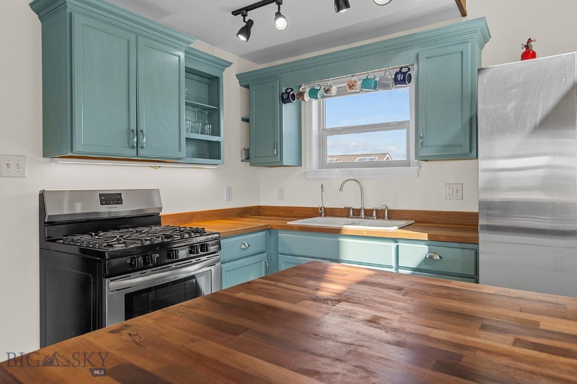 Ennis, Montana 59729, United States, 2 Bedrooms Bedrooms, ,1 BathroomBathrooms,Residential,Active,114338