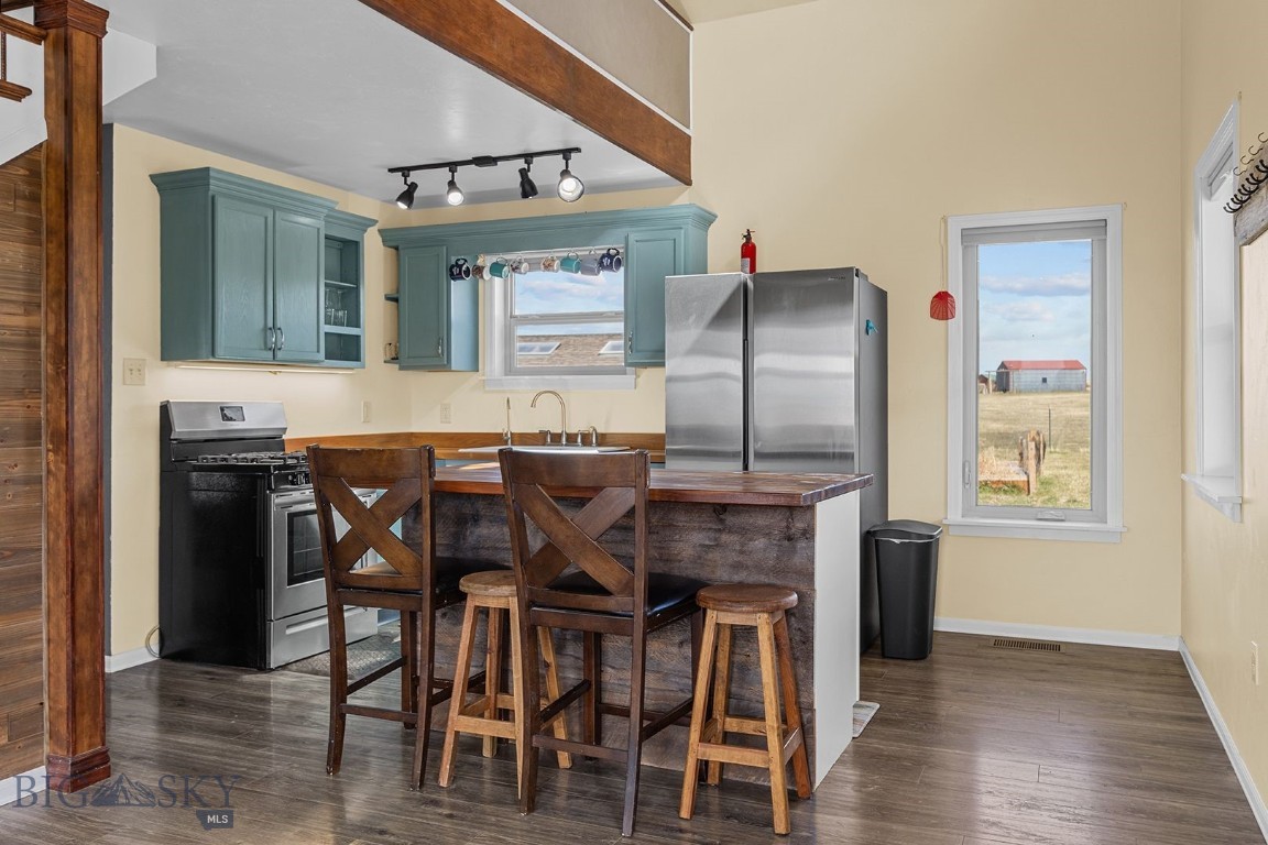 Ennis, Montana 59729, United States, 2 Bedrooms Bedrooms, ,1 BathroomBathrooms,Residential,Active,114338