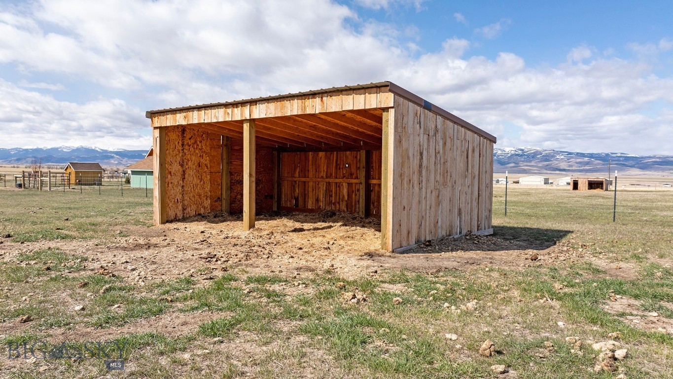 Ennis, Montana 59729, United States, 2 Bedrooms Bedrooms, ,1 BathroomBathrooms,Residential,Active,114338