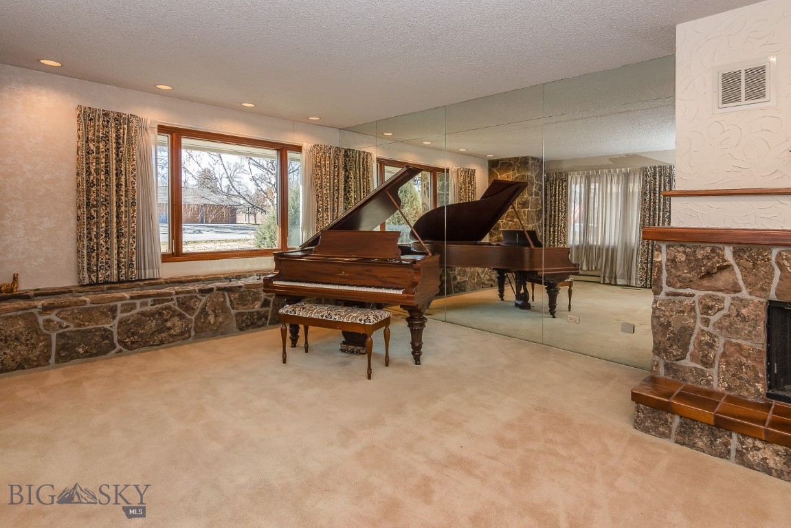 Riverside Manor - Residential