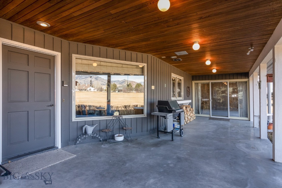 Riverside Manor - Residential