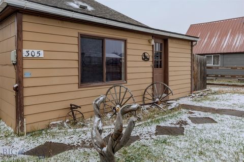 Photo of 305 1st Avenue N, Clyde Park, MT 59018 (MLS # 409798)