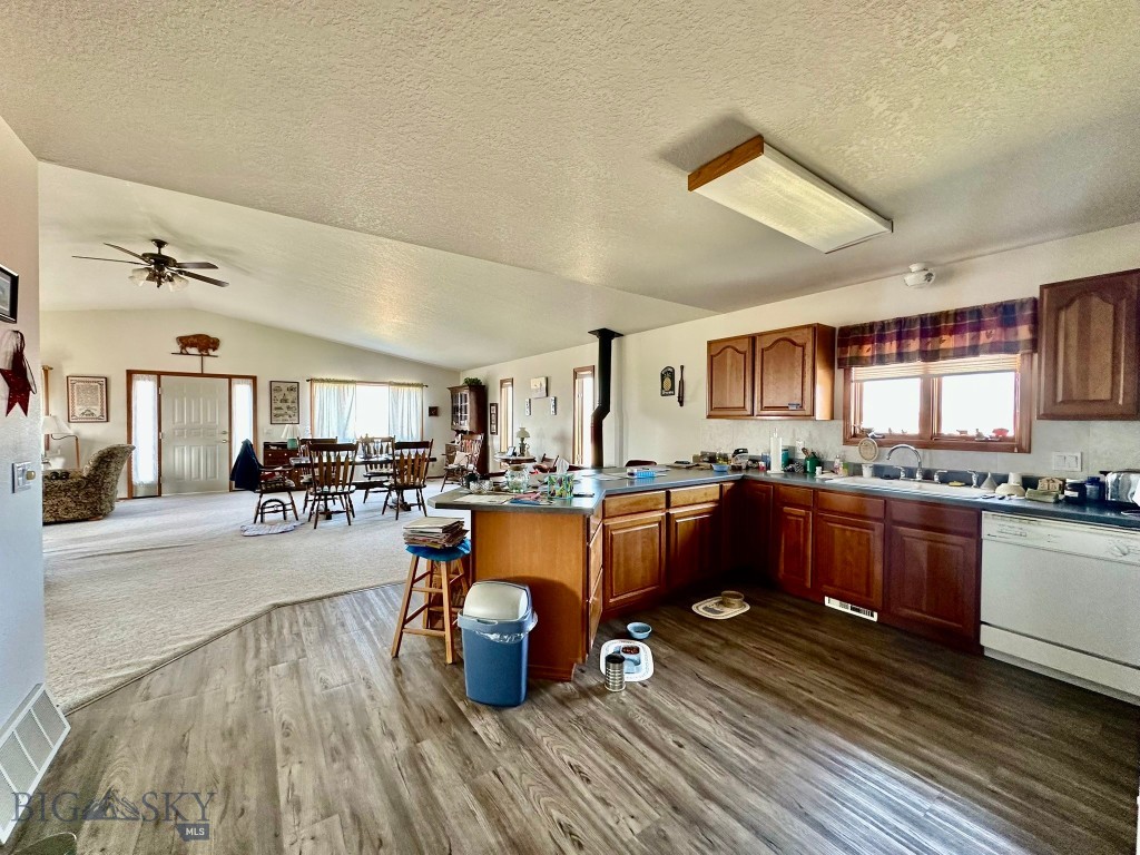 369 Mt Highway 300