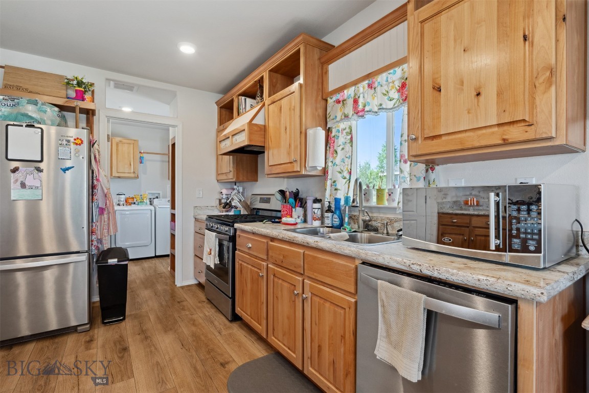 Rocker, Montana 59701, United States, 3 Bedrooms Bedrooms, ,2 BathroomsBathrooms,Residential,Pending,152177