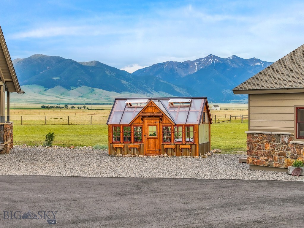 Holding Pen - Residential