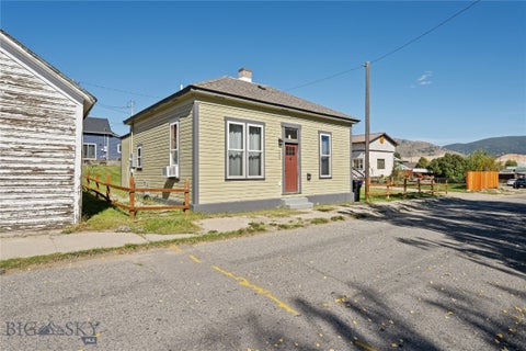 Photo of 209 Curtis Street, Butte, MT 59701 (MLS # 415076)