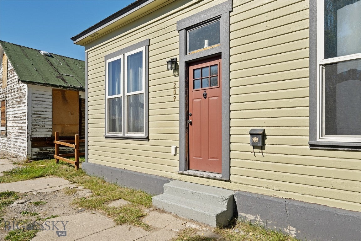 209 Curtis Street