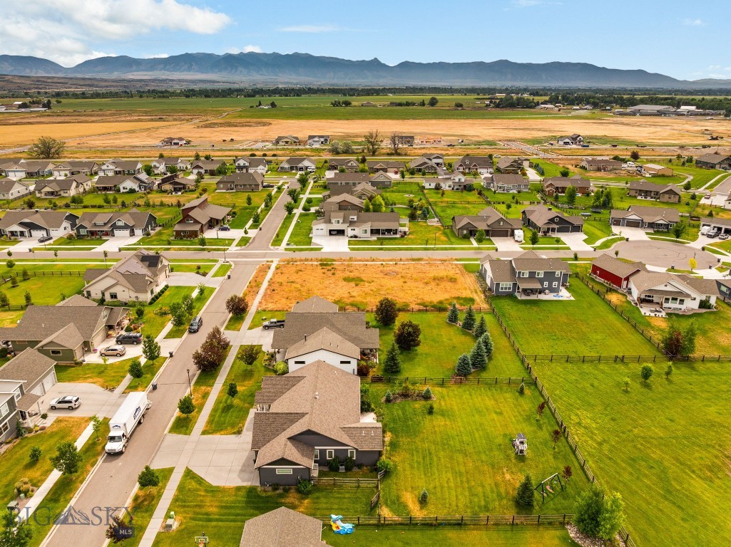 138 E Shade Tree Lane