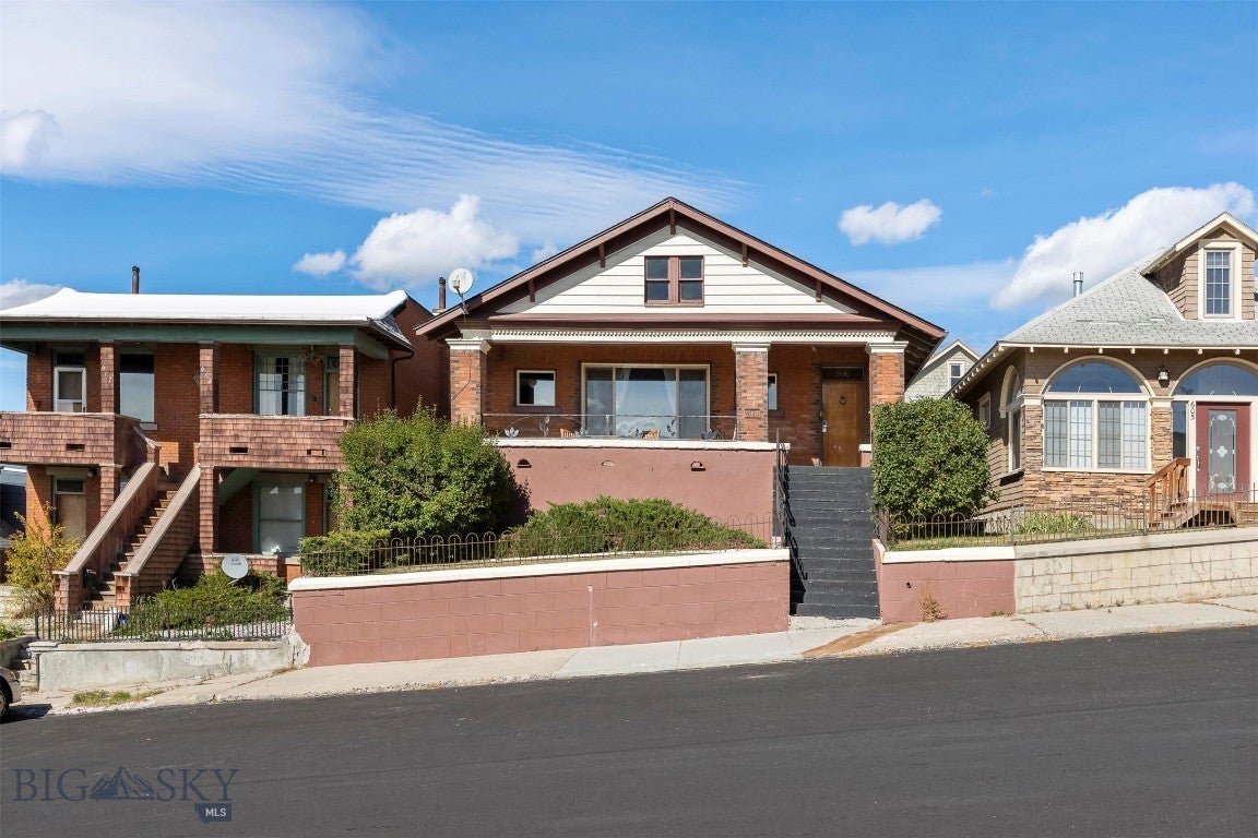 609 W Galena St