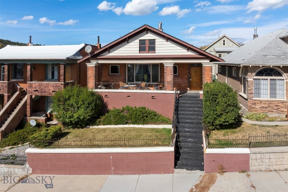 609 W Galena St