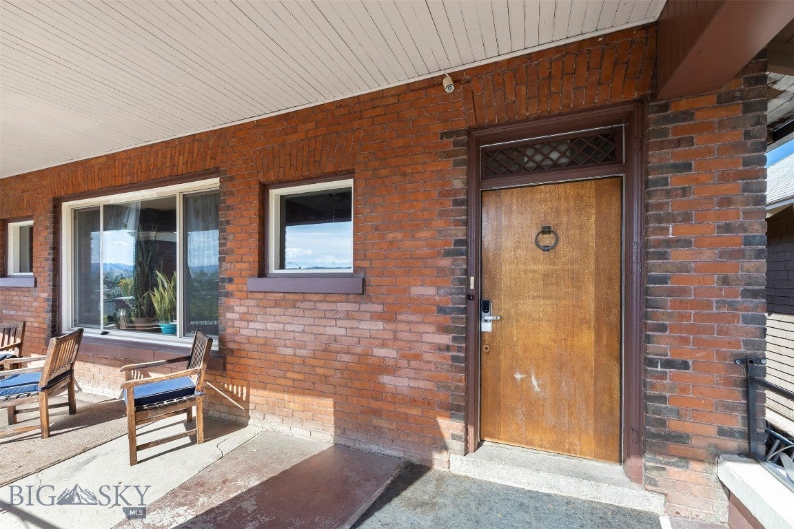 609 W Galena St