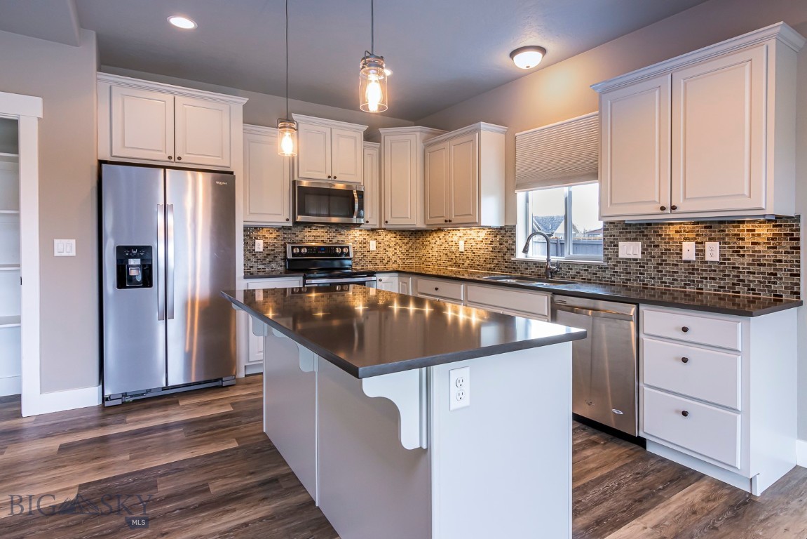 2133 Stewart Loop
