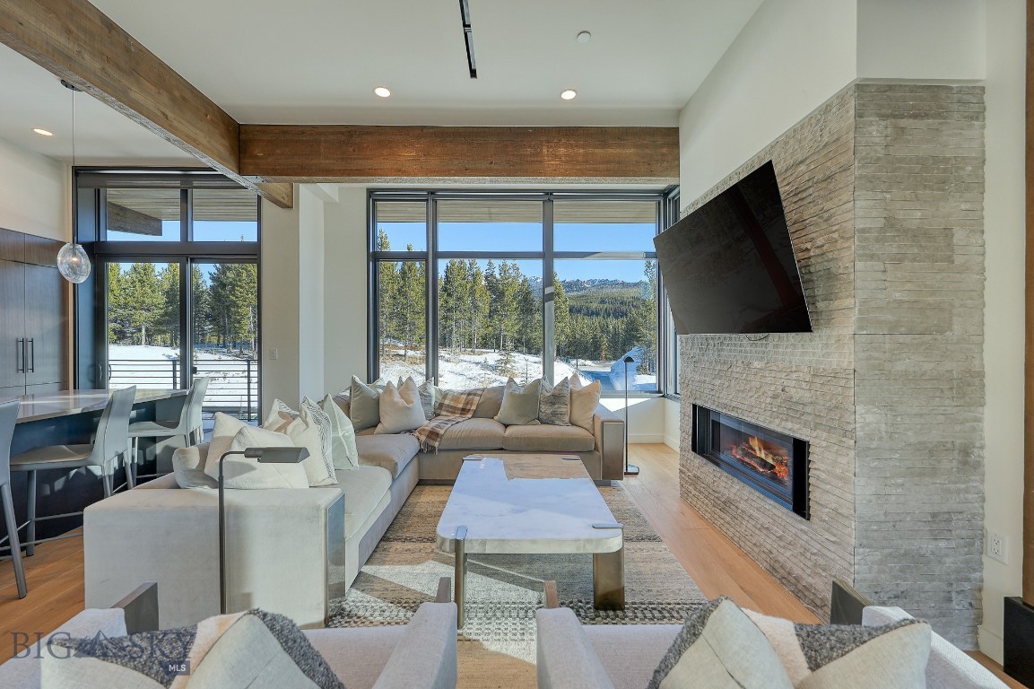 LakeLodge Residences - Residential