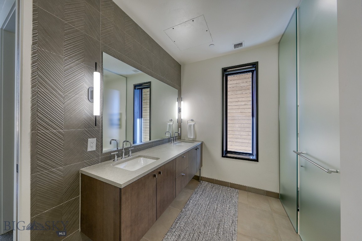 LakeLodge Residences - Residential