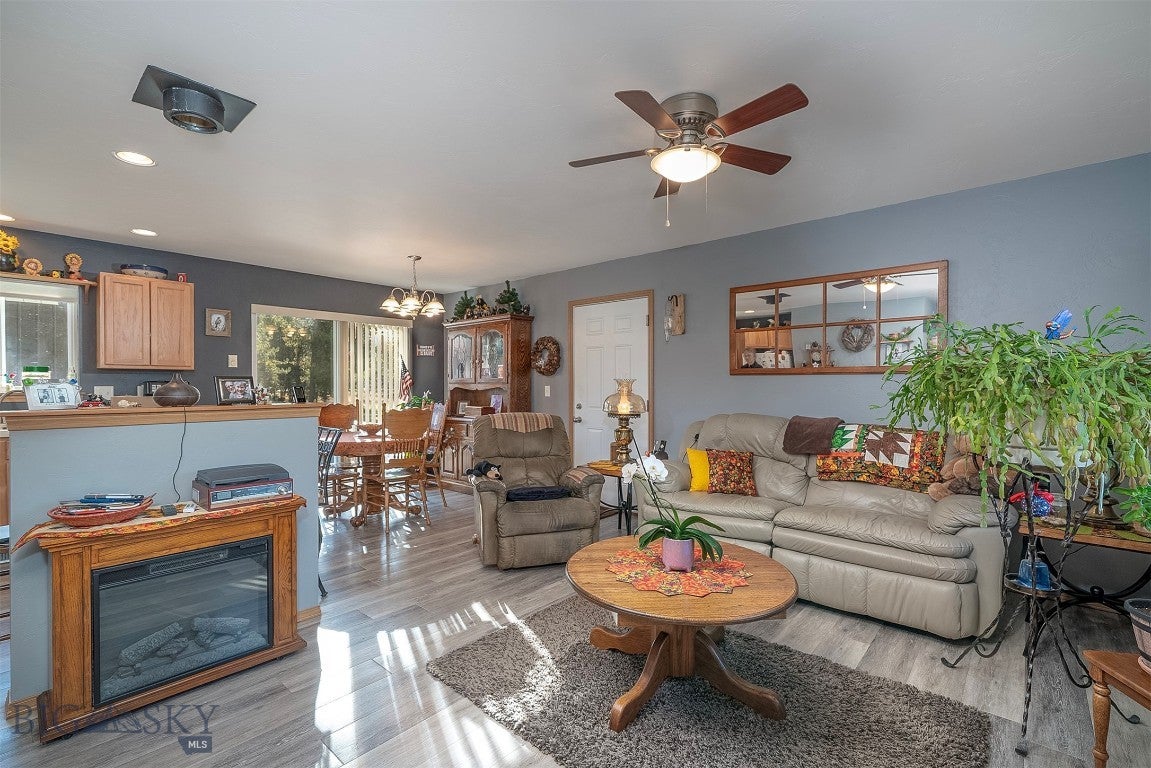 1211 Homesteaders Way