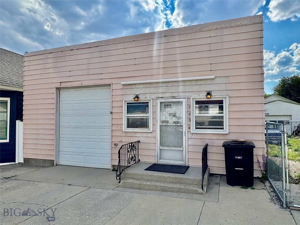 Cozy 2 bedroom, 1 bath home featuring an attached 1 car garage and a low maintenance yard. Inside, you'll find comfortable layout for everyday living. Whether you are looking for your first home or an investment, this property offers a wonderful opportunity at an affordable price.