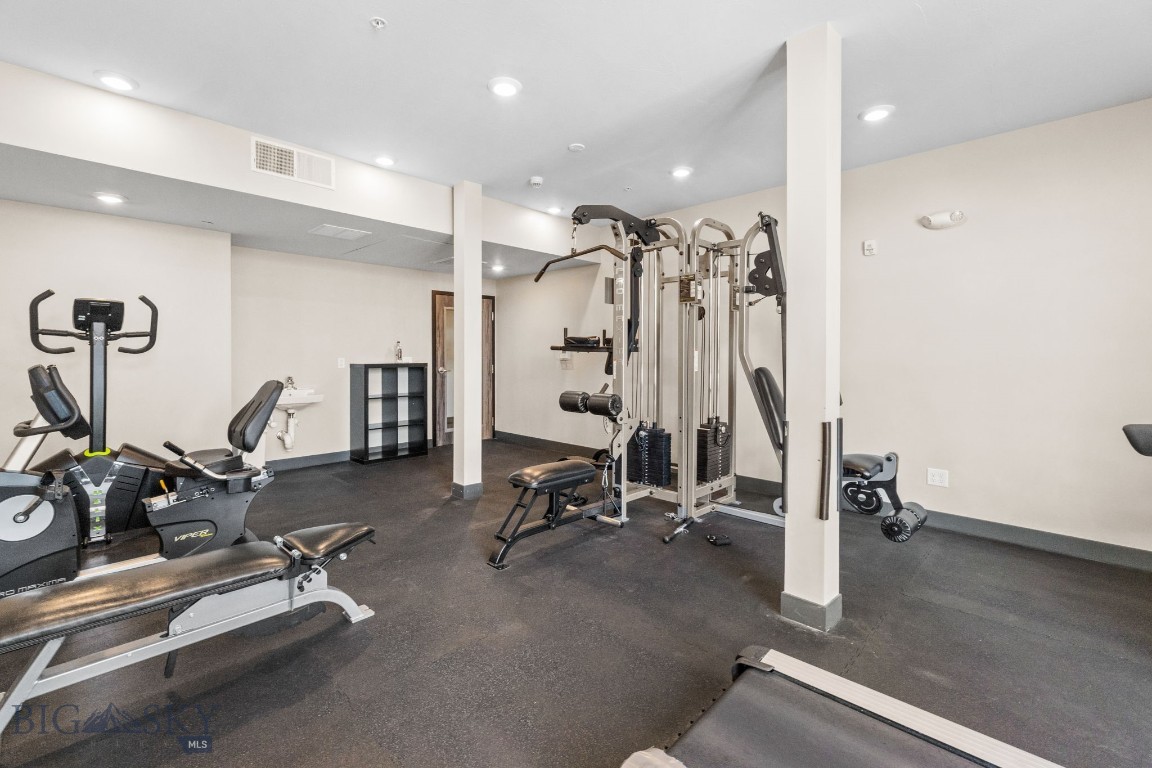 Bozeman, Montana 59718, United States, 1 Bedroom Bedrooms, ,1 BathroomBathrooms,Residential,Pending,180565