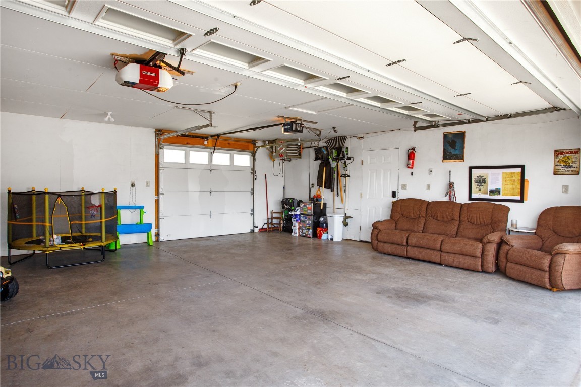 Butte, Montana 59701, United States, 4 Bedrooms Bedrooms, ,2 BathroomsBathrooms,Residential,Contingent,157719