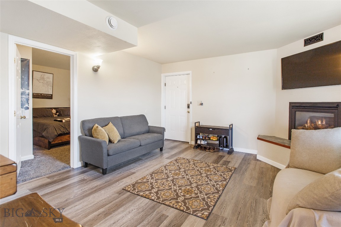 Butte, Montana 59701, United States, 4 Bedrooms Bedrooms, ,2 BathroomsBathrooms,Residential,Contingent,157719