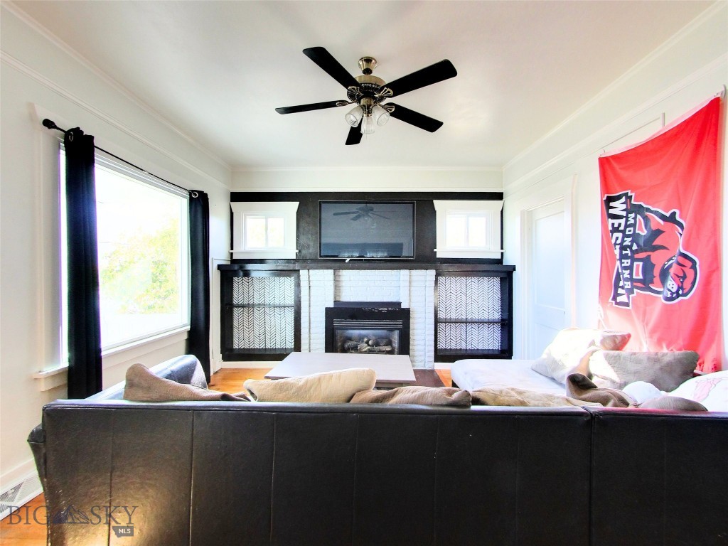 205 N Pacific Street