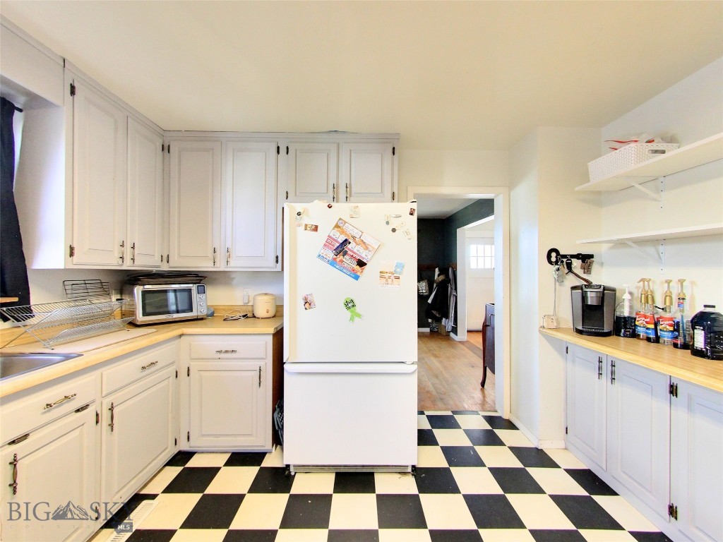 205 N Pacific Street