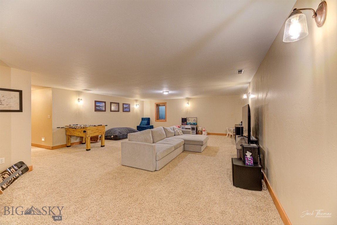 Helena, Montana 59635, United States, 6 Bedrooms Bedrooms, ,4 BathroomsBathrooms,Residential,Active,133808