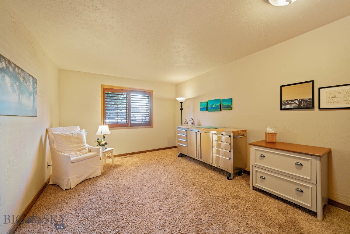 Highwood Est condo - Residential