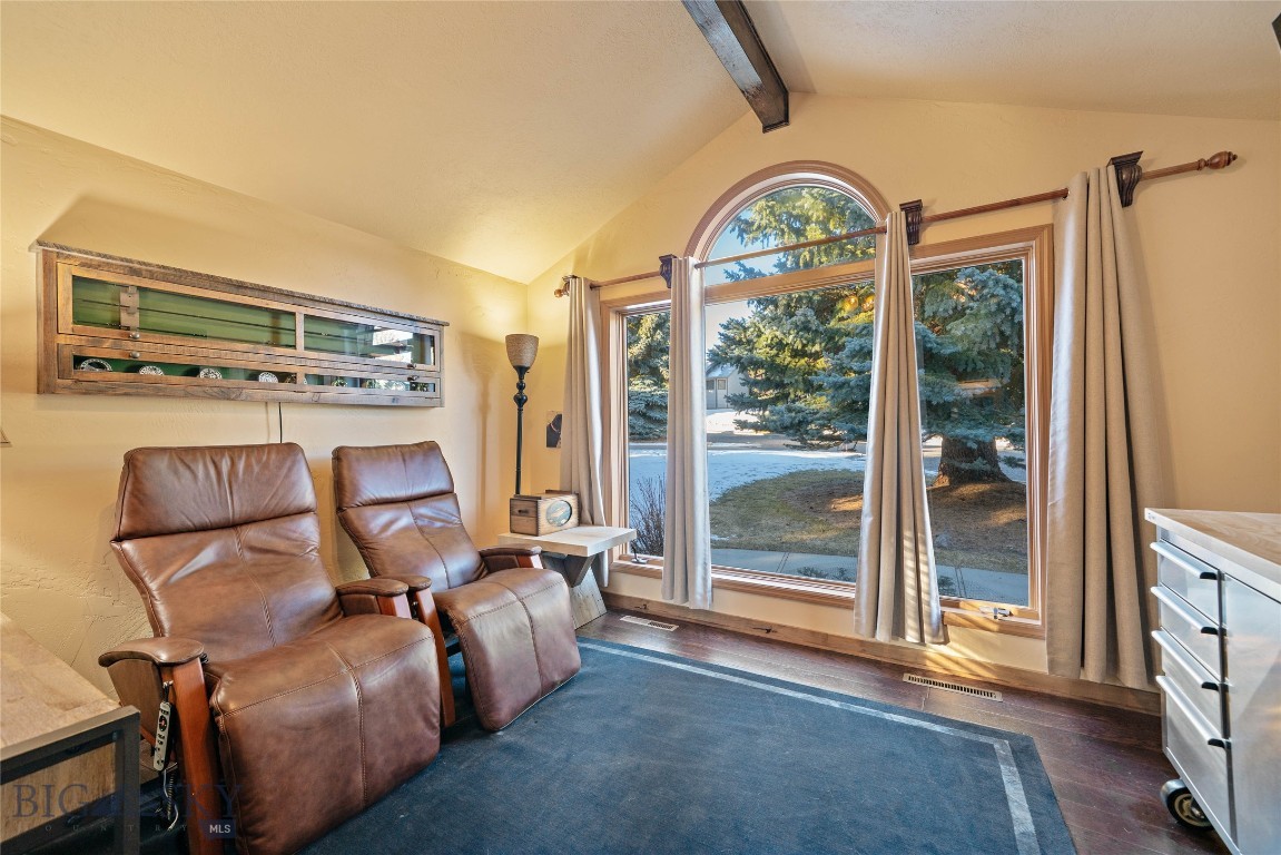 Highwood Est condo - Residential