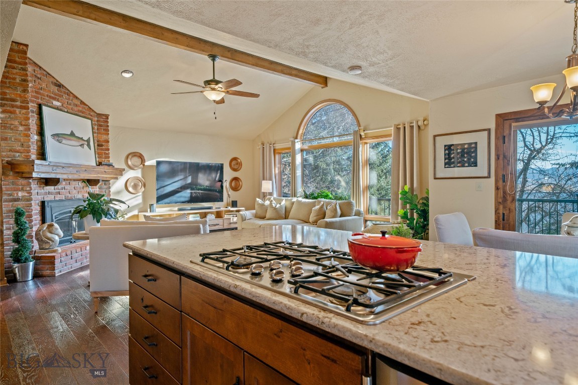 Highwood Est condo - Residential