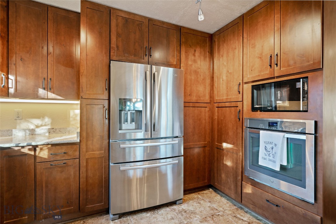 Highwood Est condo - Residential