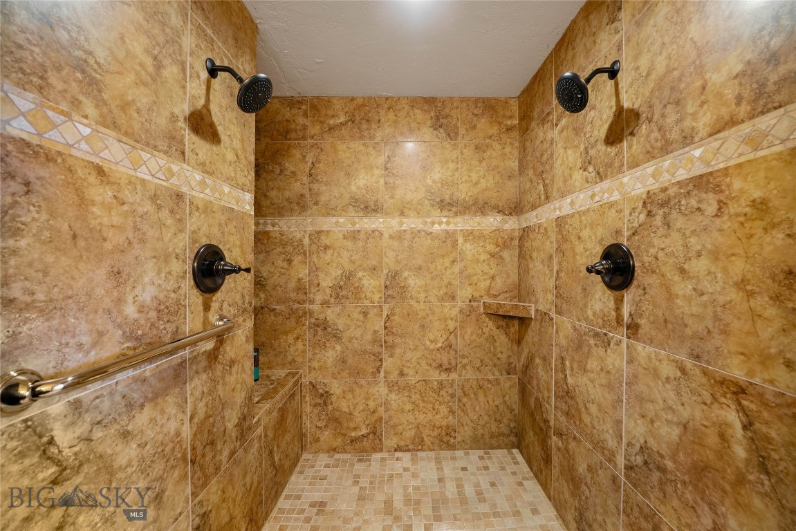 Highwood Est condo - Residential