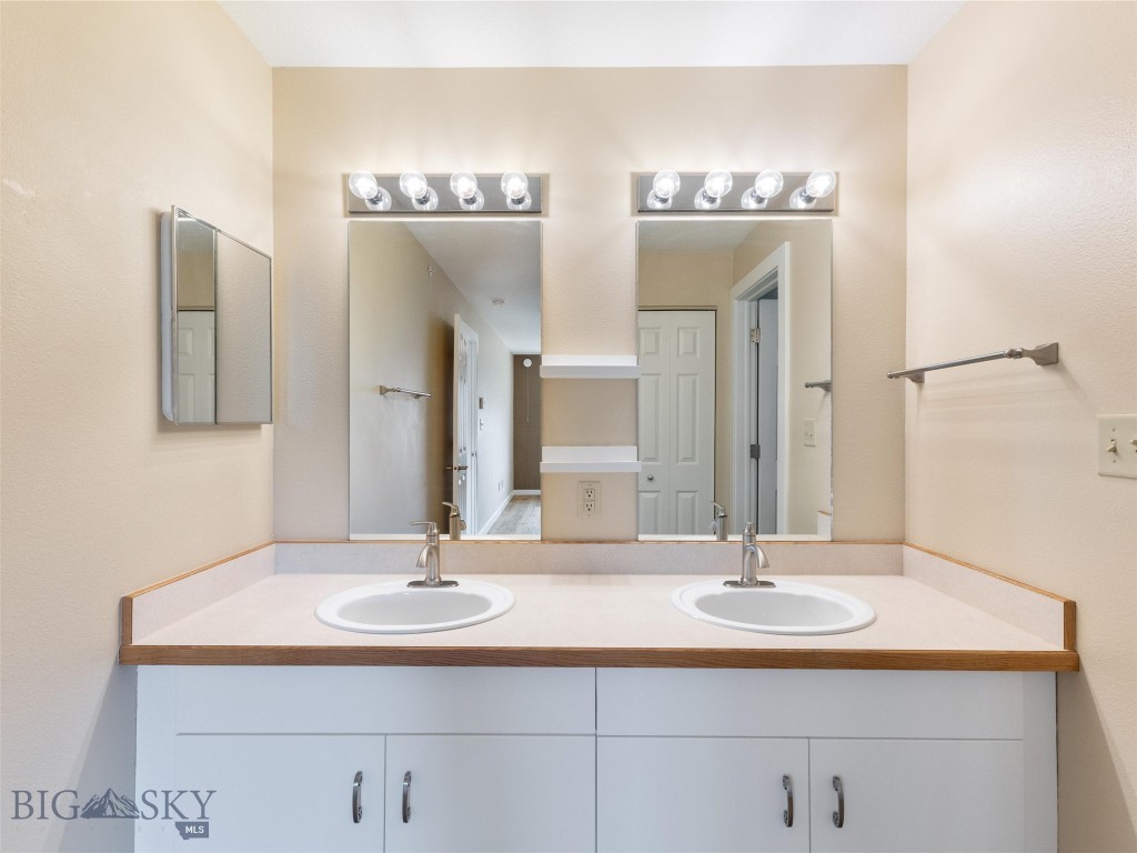 Big Sky, Montana 59716, United States, 2 Bedrooms Bedrooms, ,2 BathroomsBathrooms,Residential,Contingent,54573