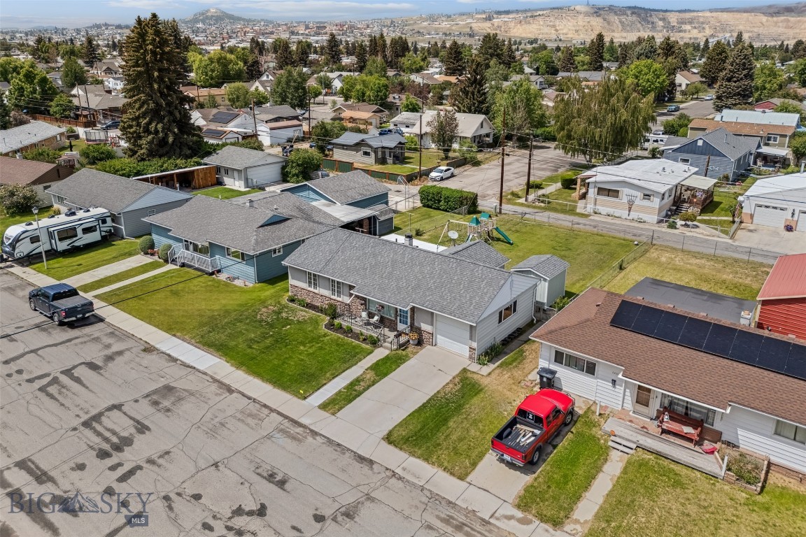 2205 North Drive