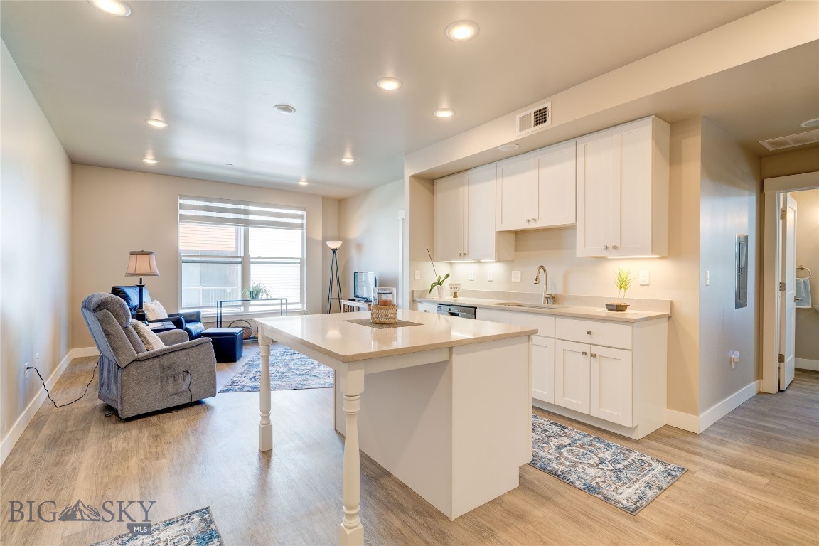 1295 Thomas Drive 203