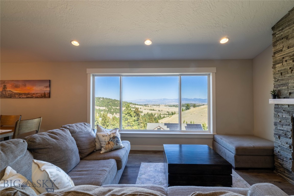 10 Ridgeview Drive