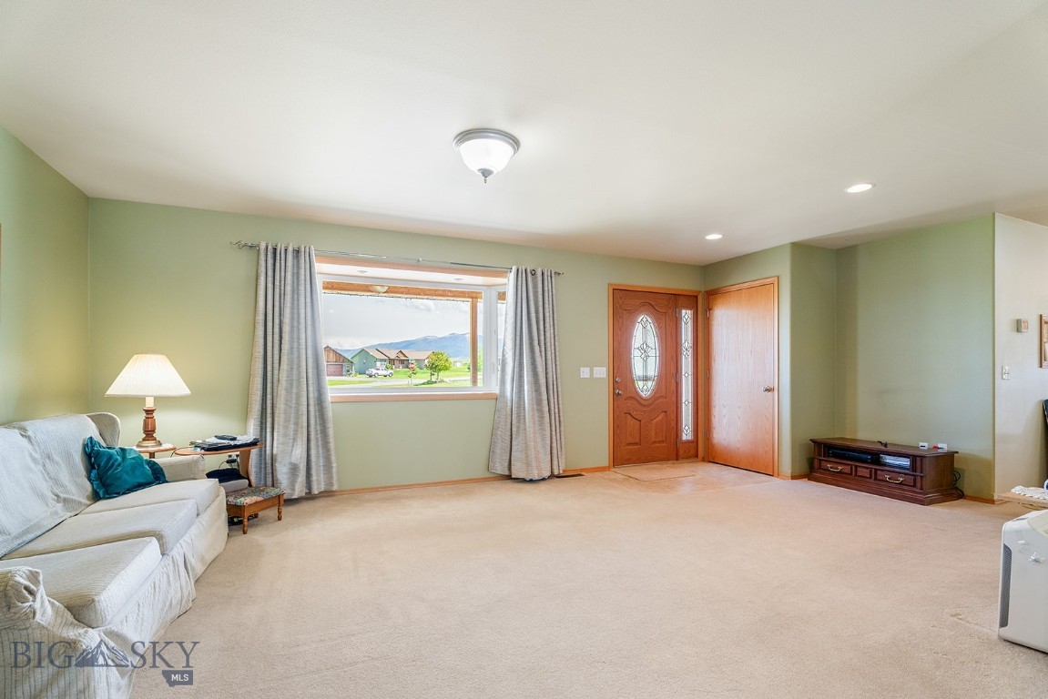 16 Windy Meadow Drive