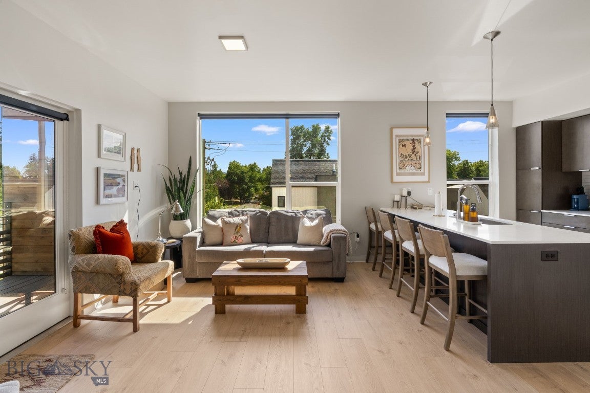 718 W Babcock Street 301