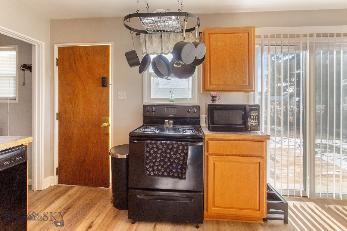 Butte, Montana 59701, United States, 3 Bedrooms Bedrooms, ,1 BathroomBathrooms,Residential,Contingent,30977