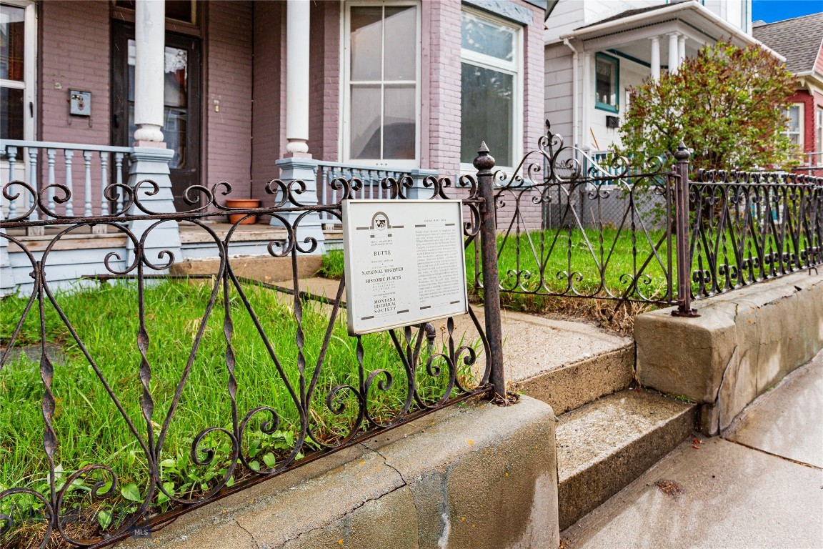 822 W Park Street