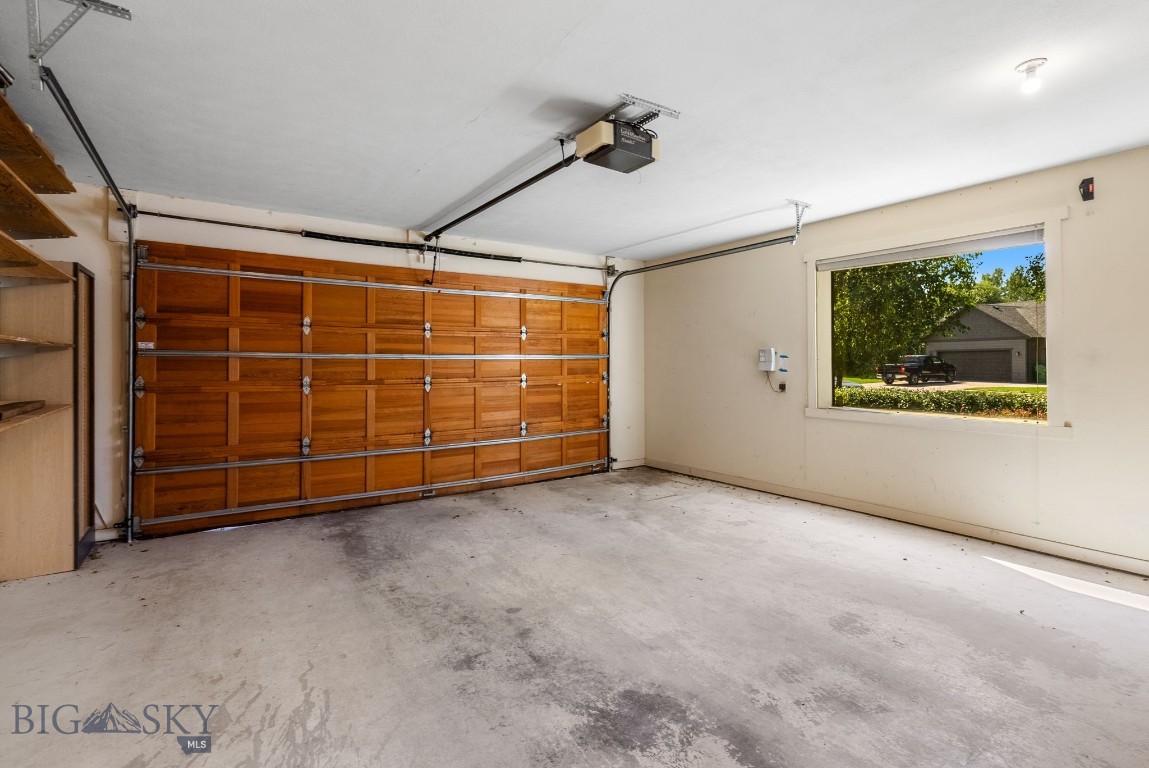 Bozeman, Montana 59715, United States, 3 Bedrooms Bedrooms, ,3 BathroomsBathrooms,Residential,Pending,195713