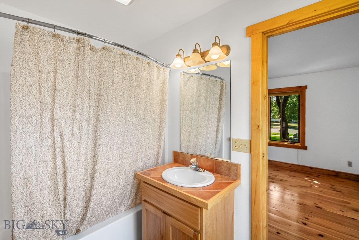 Bozeman, Montana 59715, United States, 3 Bedrooms Bedrooms, ,3 BathroomsBathrooms,Residential,Pending,195713