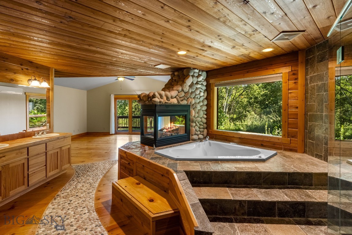 Bozeman, Montana 59715, United States, 3 Bedrooms Bedrooms, ,3 BathroomsBathrooms,Residential,Pending,195713