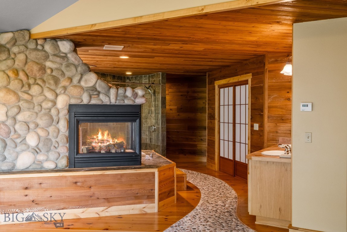 Bozeman, Montana 59715, United States, 3 Bedrooms Bedrooms, ,3 BathroomsBathrooms,Residential,Pending,195713