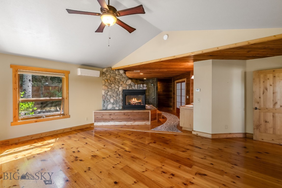 Bozeman, Montana 59715, United States, 3 Bedrooms Bedrooms, ,3 BathroomsBathrooms,Residential,Pending,195713