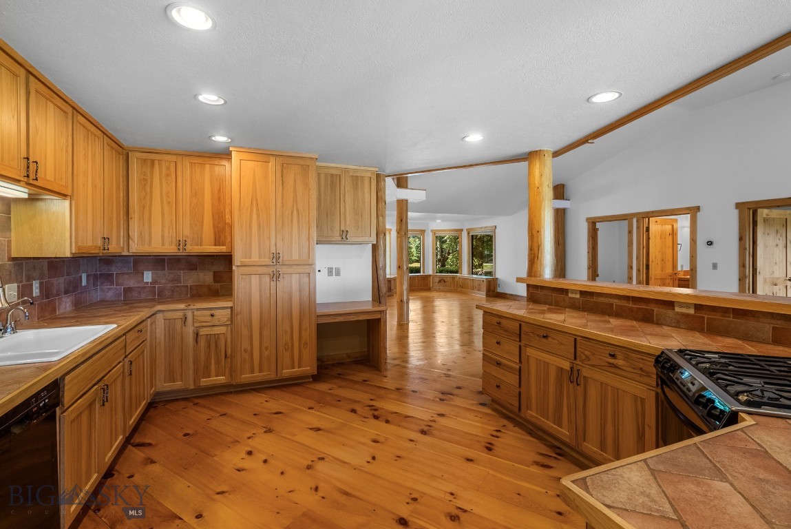 Bozeman, Montana 59715, United States, 3 Bedrooms Bedrooms, ,3 BathroomsBathrooms,Residential,Pending,195713