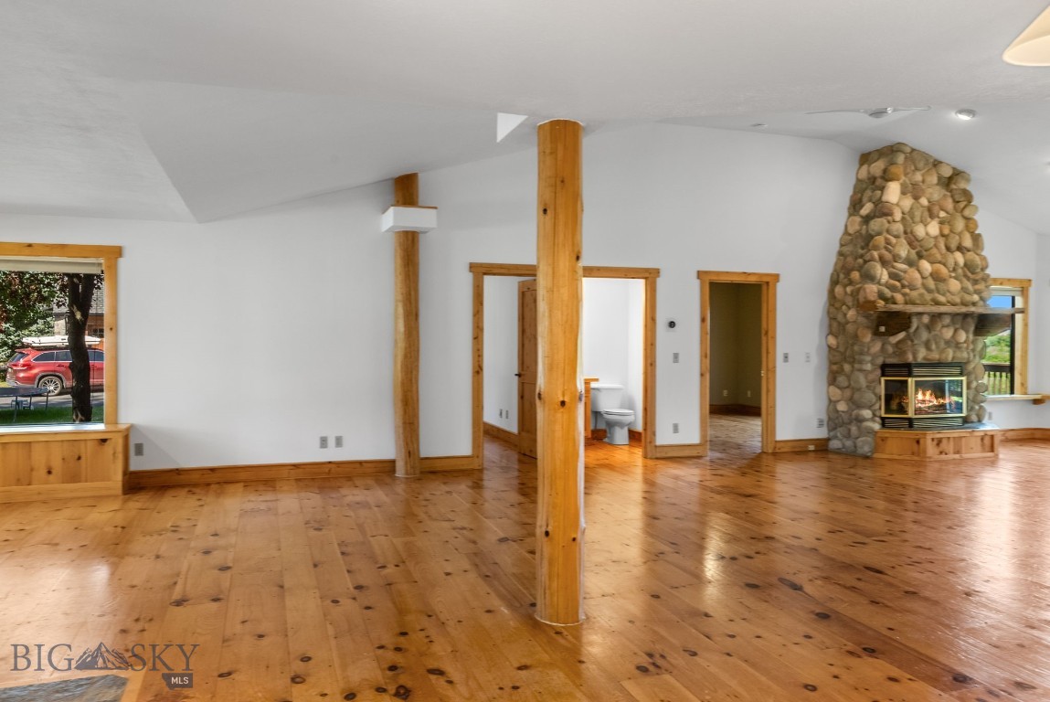 Bozeman, Montana 59715, United States, 3 Bedrooms Bedrooms, ,3 BathroomsBathrooms,Residential,Pending,195713